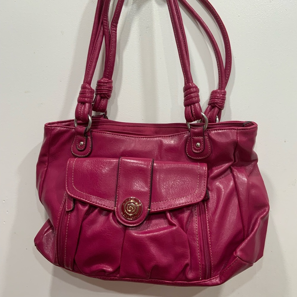 Hot pink shoulder handbag.
